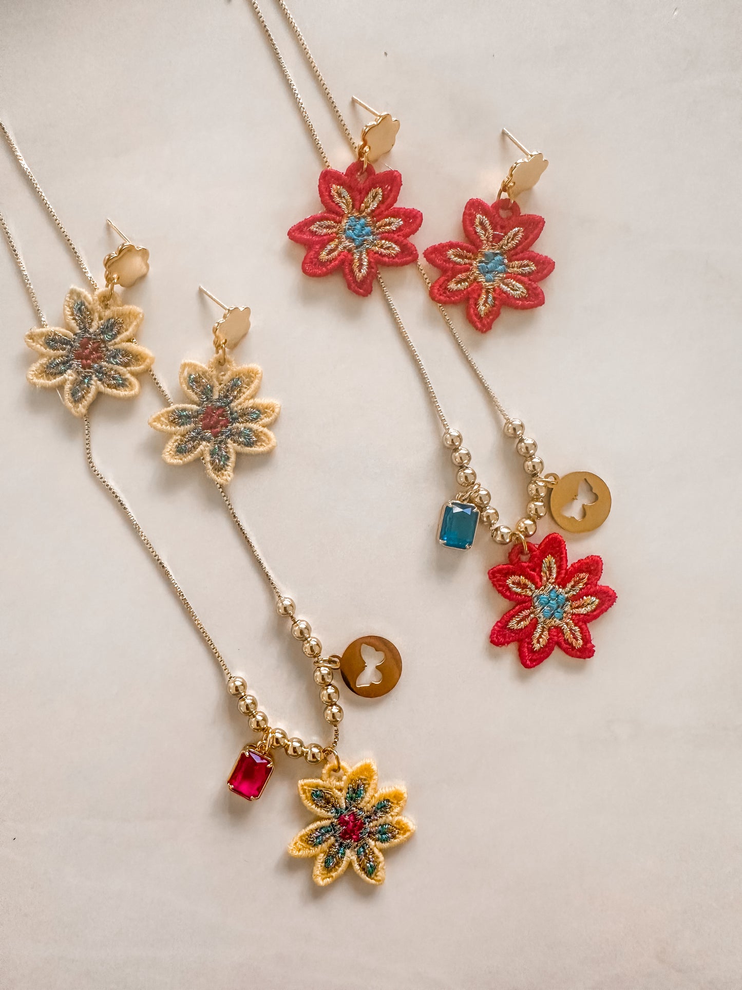 Island Flower Necklace