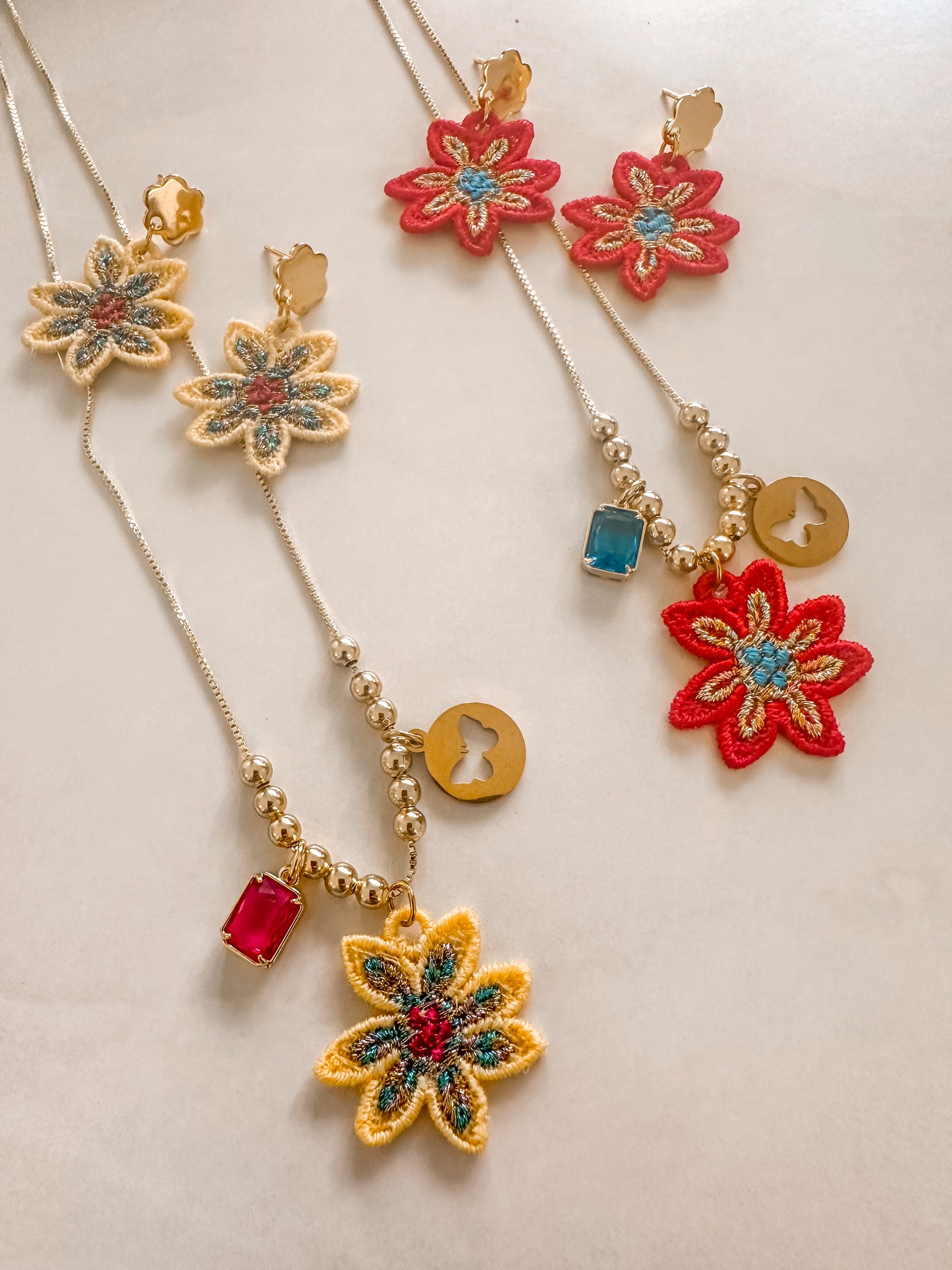 Island Flower Necklace