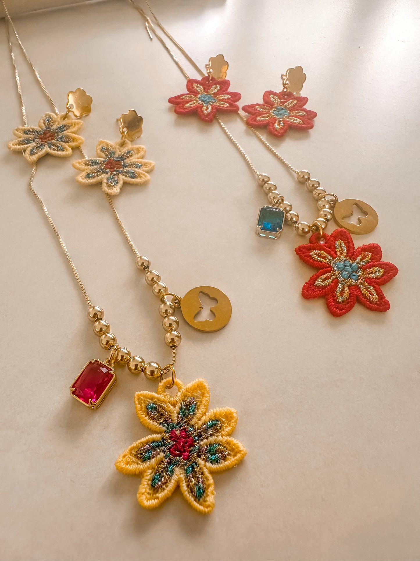 Island Flower Necklace